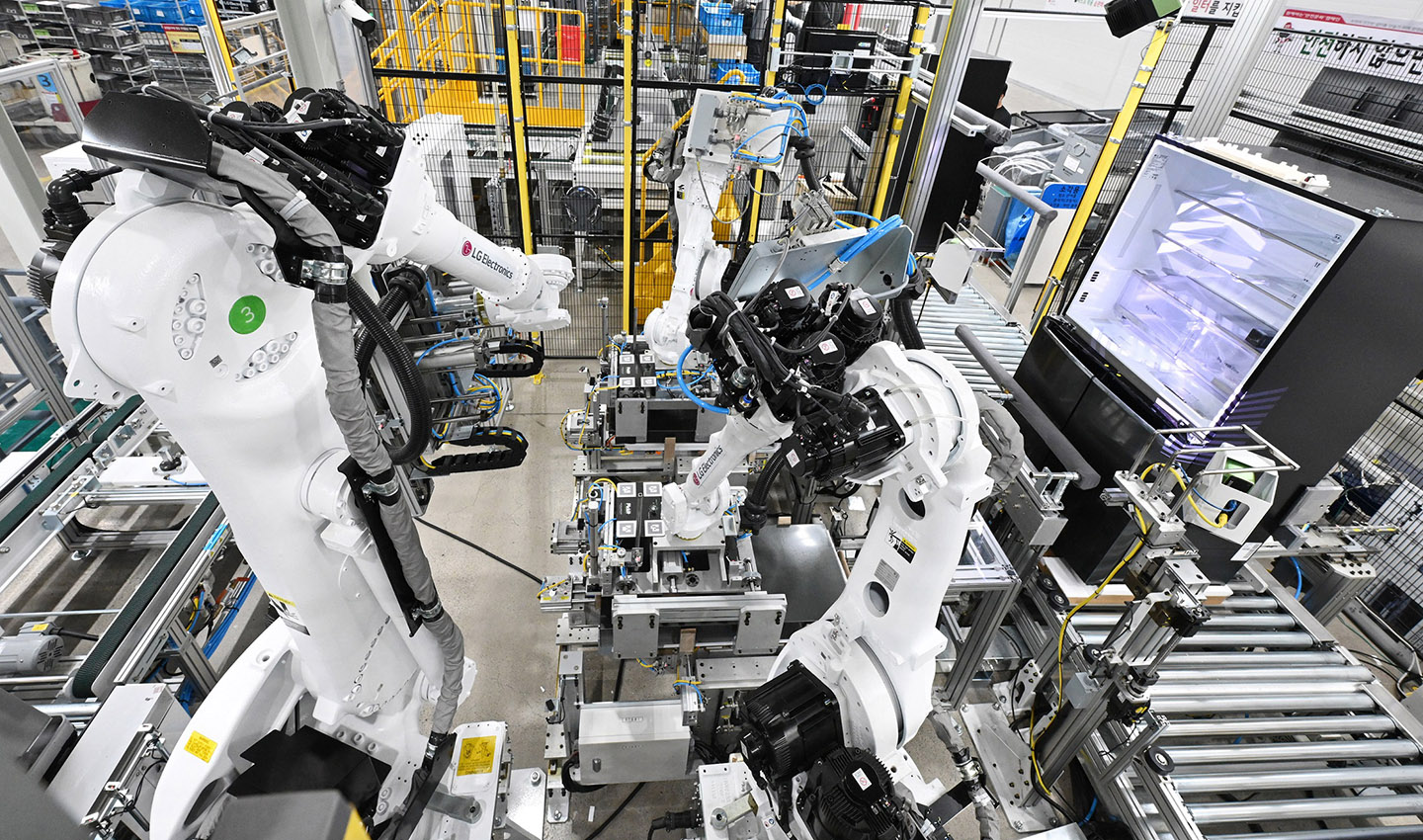 A photo of the various machines busy at work in Smart Factory