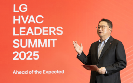 A photo of Jung-hyun Bae (Executive Director of SAC Business Division at LG Electronics) delivering a keynote speech at the LG HVAC Summit in Seoul
