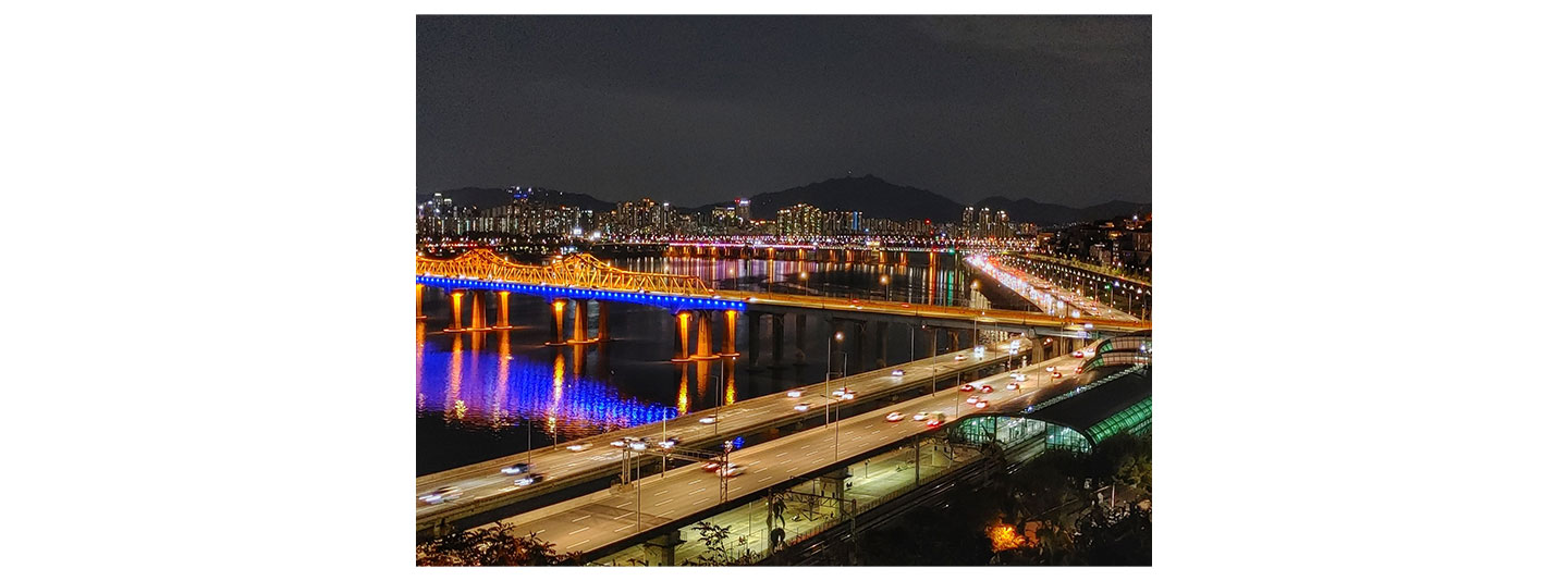 A night view of Seoul’s Han River taken by LG WING