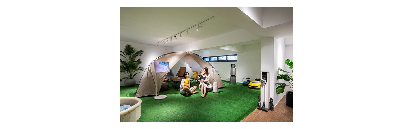 A space of HA House Summer decorated with LG StanbyME, LG PuriCare and LG CordZero Vacuum