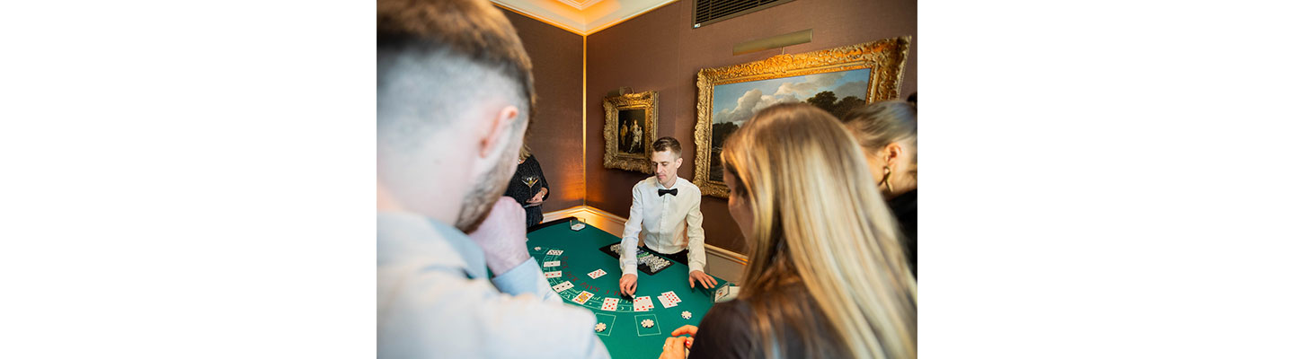 Journalists enjoying a game of blackjack at the casino table with LG SIGNATURE Fun Money