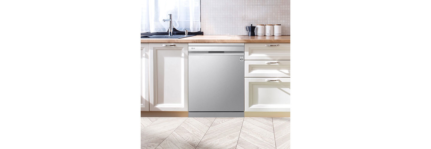 LG QuadWash™ dishwasher seamlessly blending into a modern kitchen décor