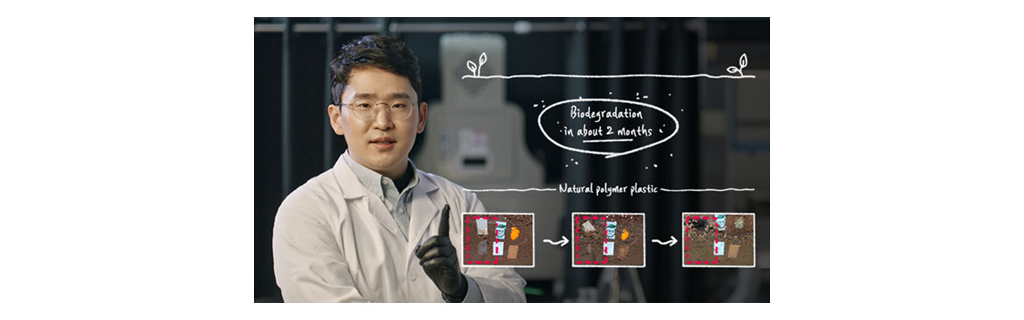 Day1Lab CEO, Ju Bong Lee, explaining the process of biodegradation.