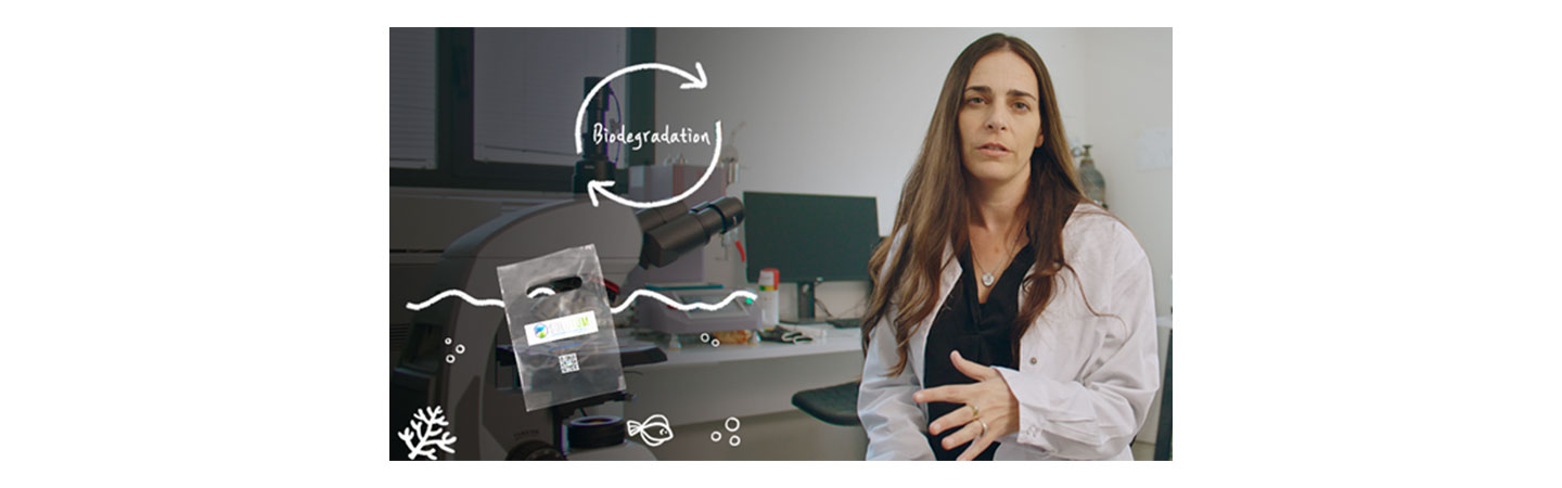 SOLUTUM CEO Sharon Barak explaining biodegradation in the company’s laboratory.