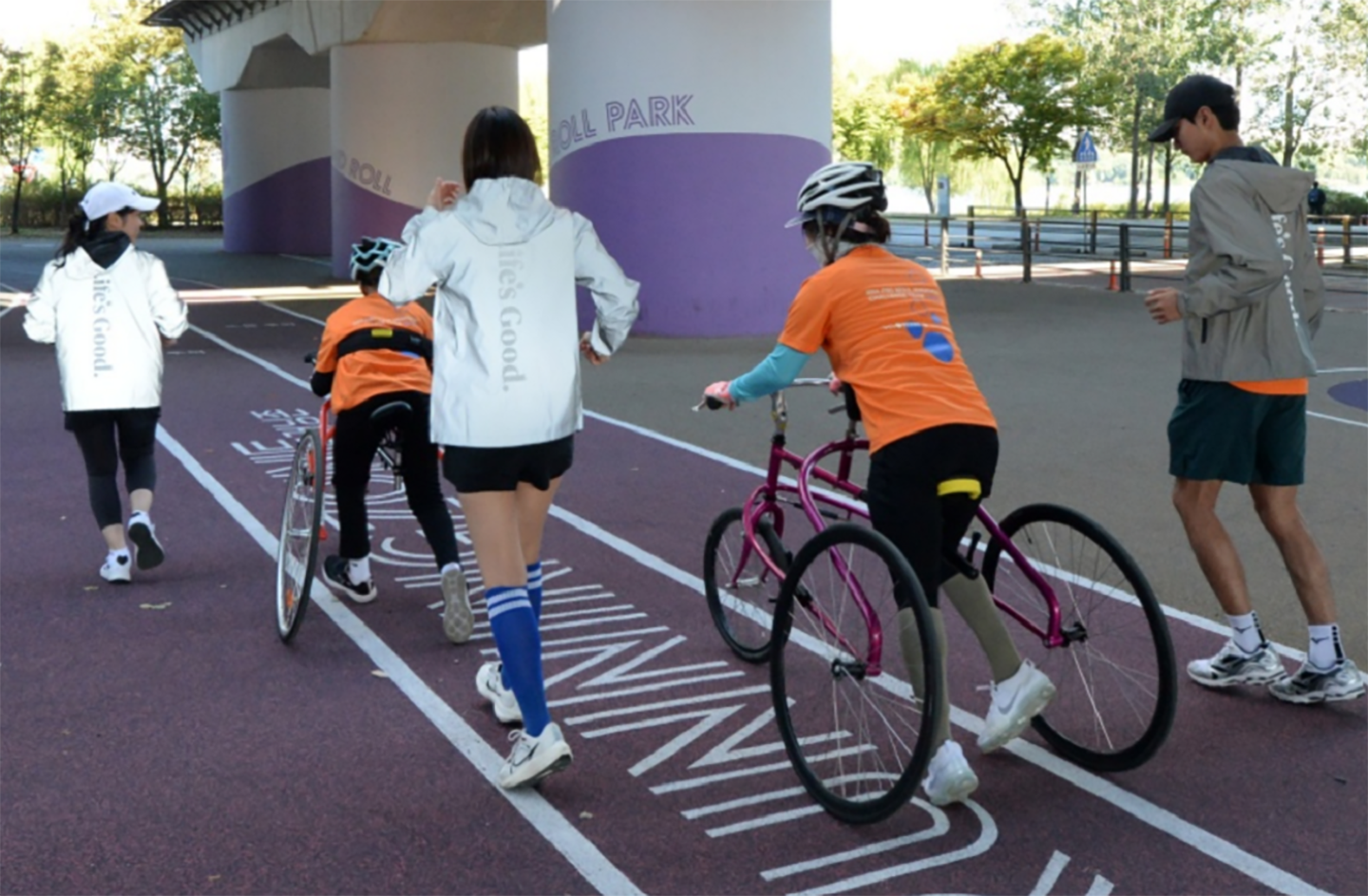 A photo of LG employees volunteering as pace makers for frame runners with disabilities