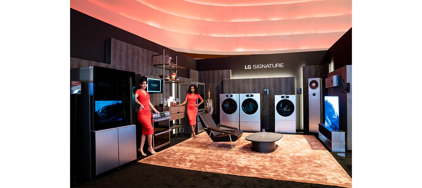 Two models posing with LG SIGNATURE appliances displayed at the renowned Middle East and Africa (MEA) tech event, LG Showcase 2023