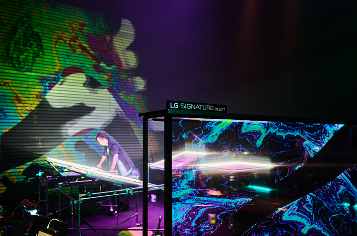 Where Art Meets Technology: Tenka Taihei Brings the Canvas to Life With LG SIGNATURE OLED T