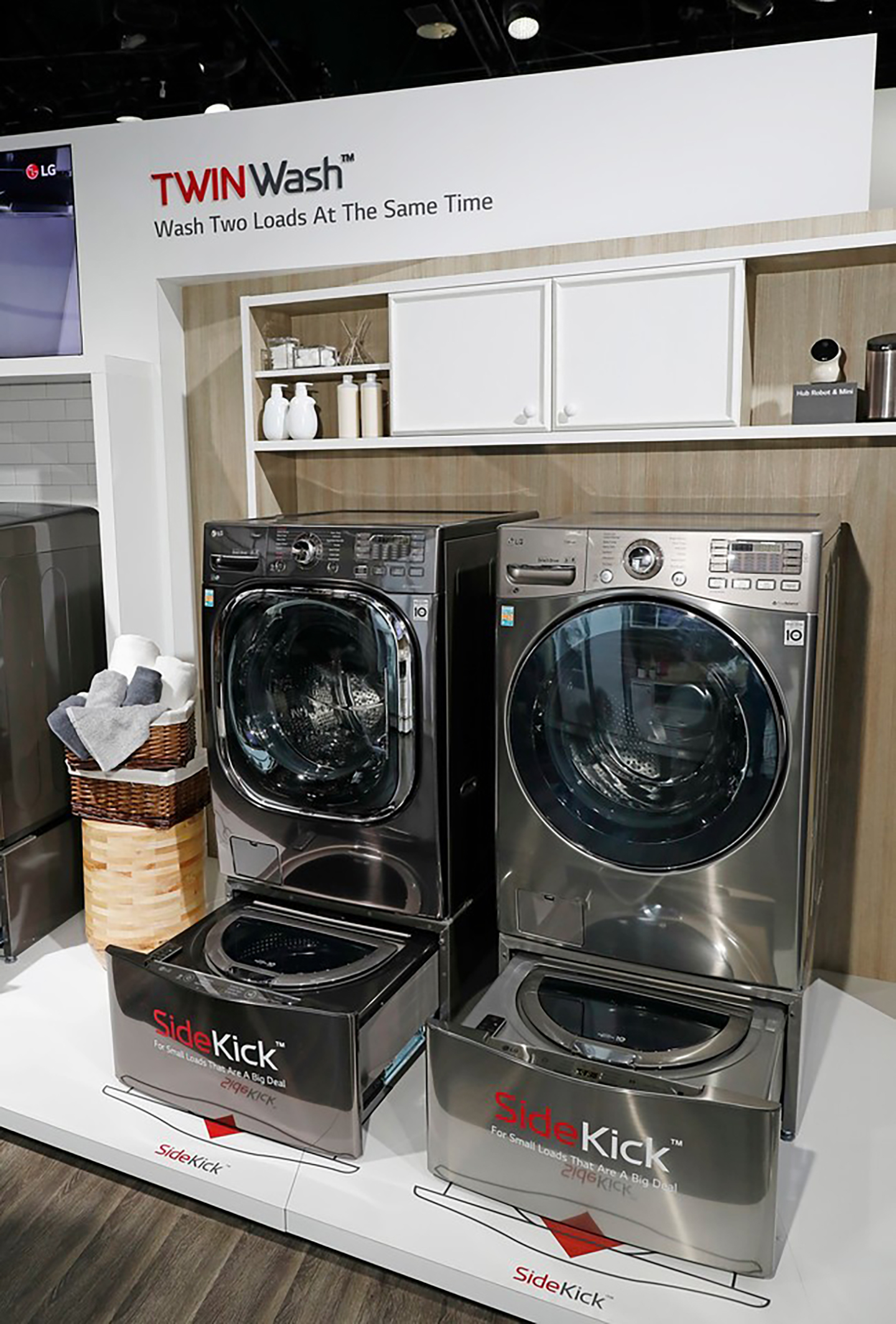 CES 2017: BOOTH IMAGES