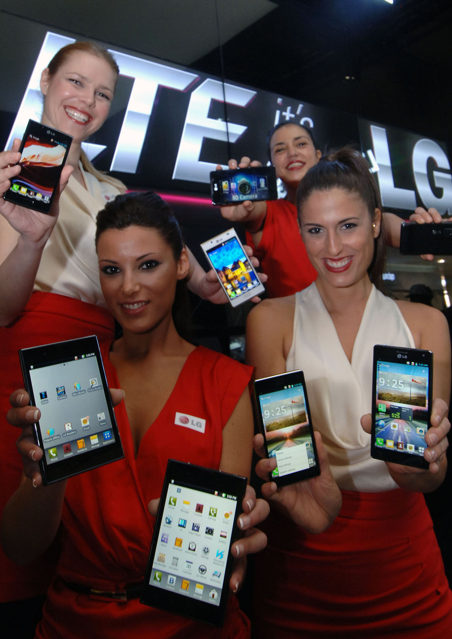 LG’S LEADING EDGE SMARTPHONES