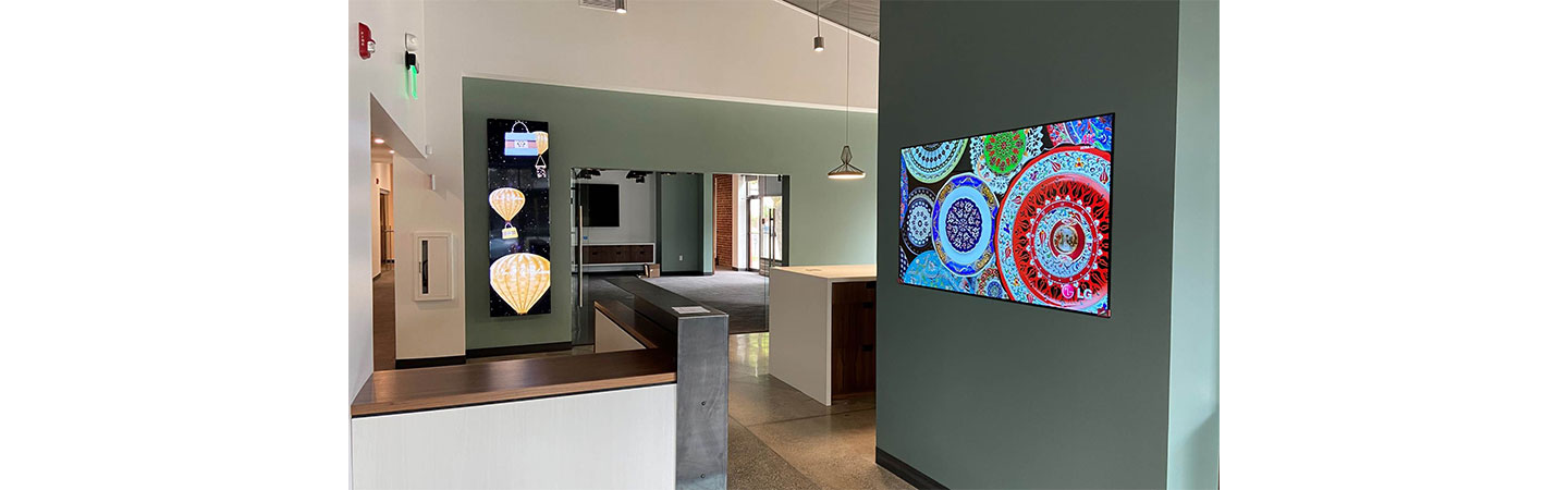 LG Business Solutions' wide range of versatile and cable-less commercial displays fitted around a showroom