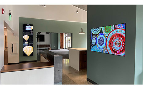 LG Business Solutions' wide range of versatile and cable-less commercial displays fitted around a showroom