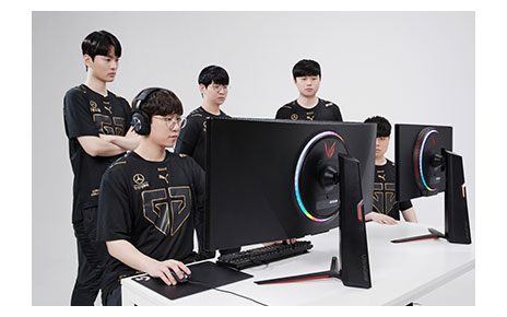 Gen.G’s elite players using the lightspeed UltraGearTM gaming monitors provided via the team's partnership with LG.