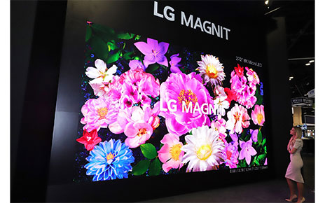LG MAGNIT 8K Micro LED display in the Digital Art Zone