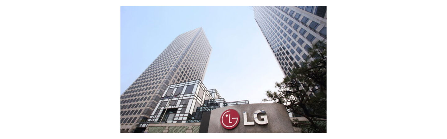 A picture of LG Twin Towers in the daytime