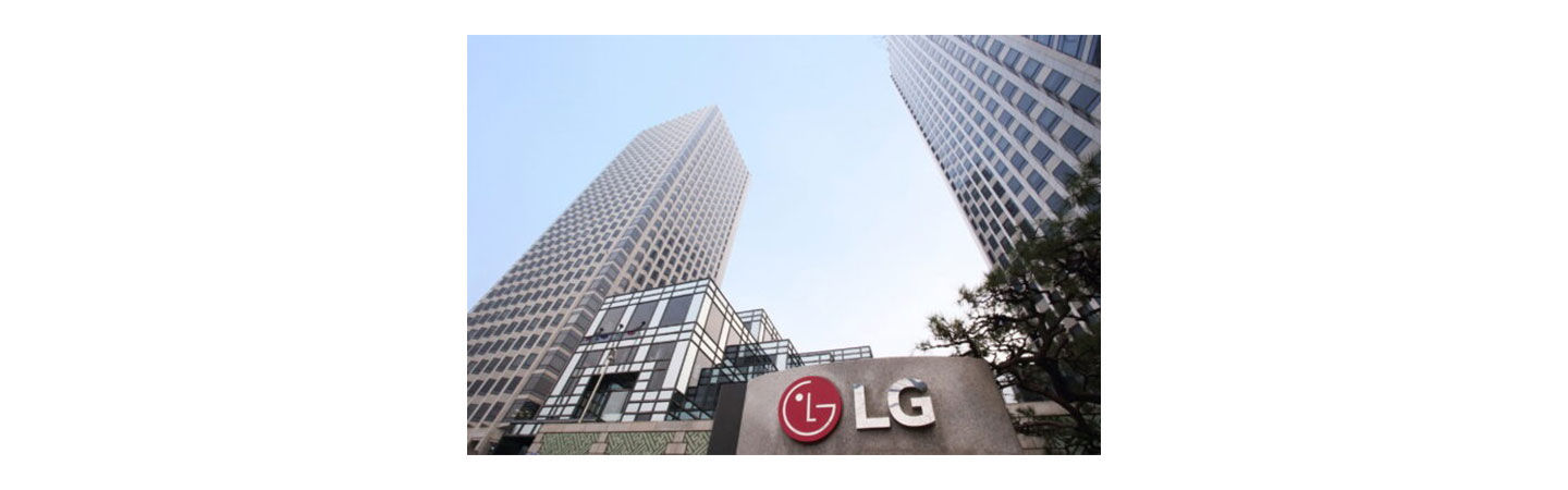 A picture of LG Twin Towers in the daytime