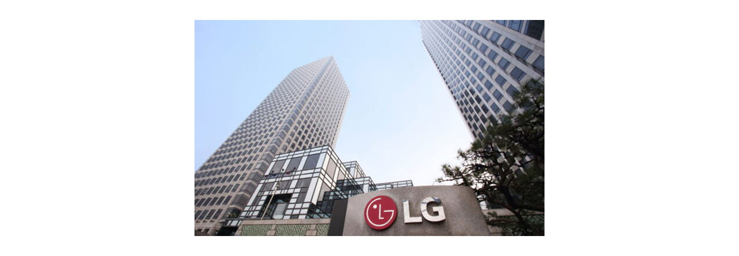 A picture of LG Twin Towers in the daytime