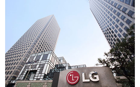 A picture of LG Twin Towers in the daytime