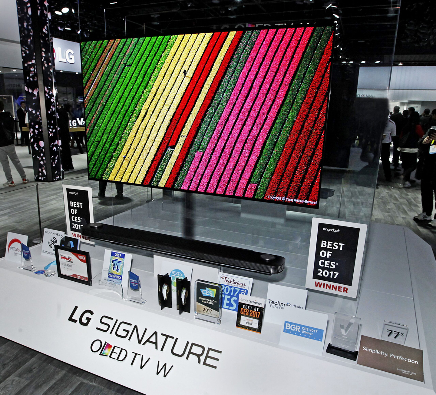 LG ELECTRONICS EARNS “BEST OF THE BEST” CES 2017 HONORS FOR LG SIGNATURE SERIES W7 WALLPAPER TV