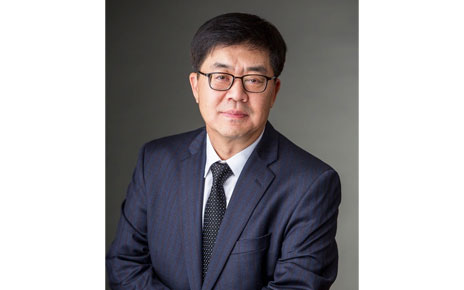 A headshot of president and chief technology officer of LG Electronics, Dr. I.P. Park.