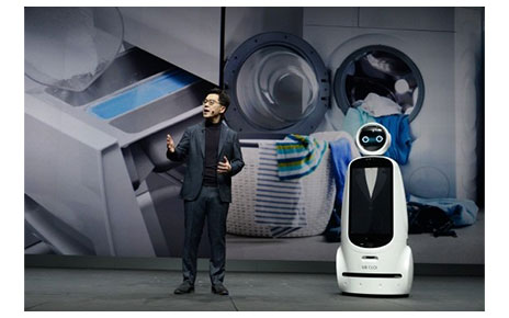 LG Electronics president and chief technology officer, Dr. I.P. Park, addresses the audience in his keynote at CES 2019.