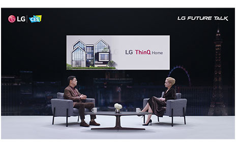 Dr. I.P. Park, president and CTO of LG Electronics, explaining the LG ThinQ brand's exciting plans such as the creation of an ecosystem connecting products and services across categories on stage during LG Future Talk.