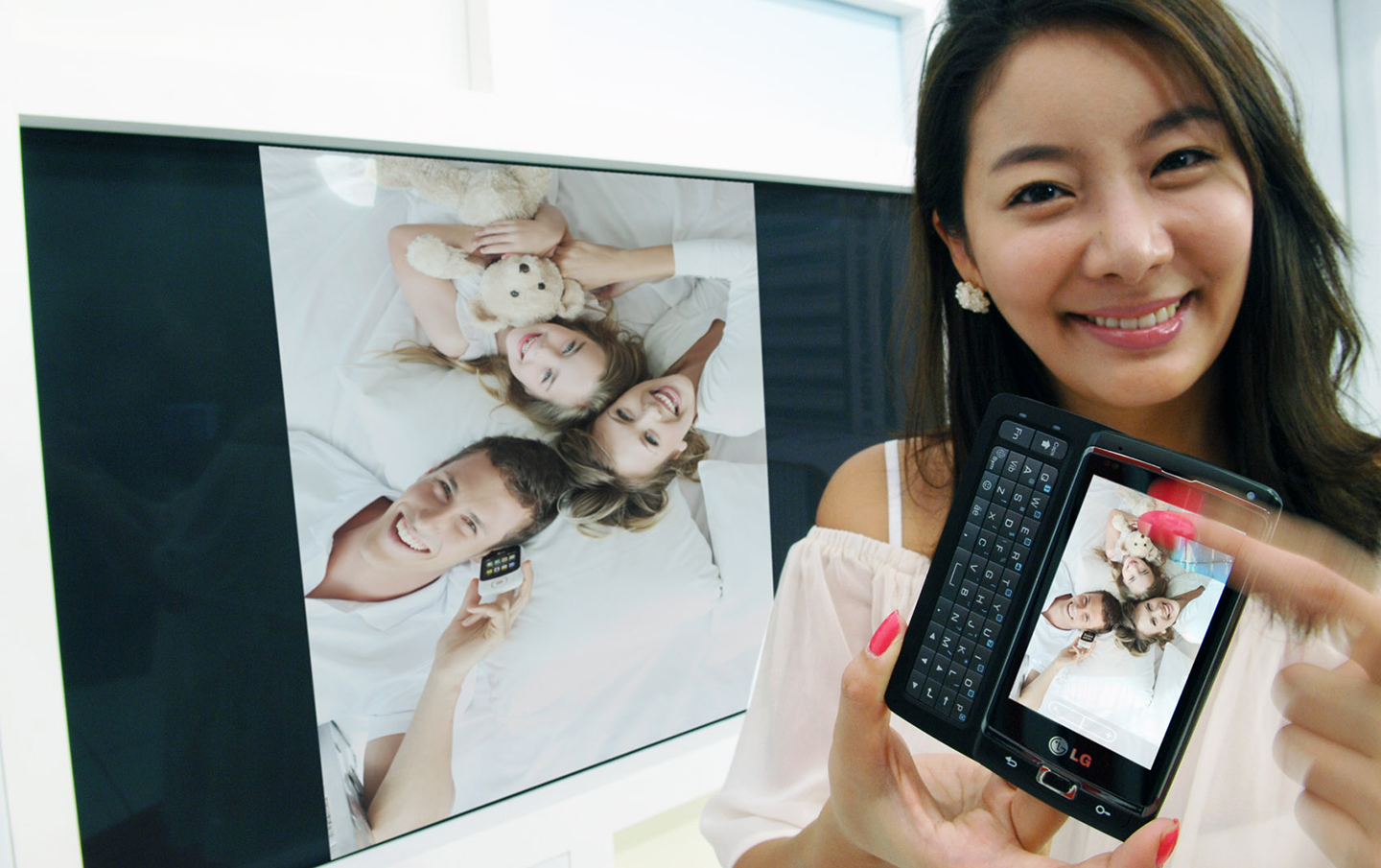 LG INTRODUCES A NEW ERA OF ENTERTAINMENT SHARING