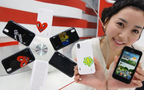 LG OPTIMUS BLACK CREATES ART WITH KEITH HARING