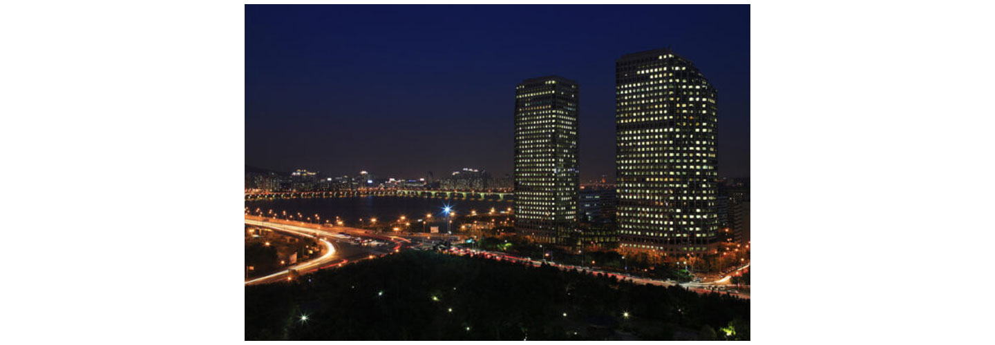A picture of LG Twin Towers at night