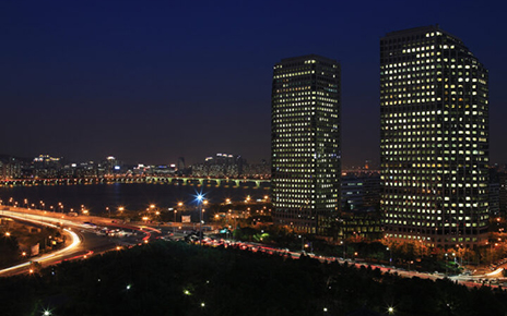 A picture of LG Twin Towers at night