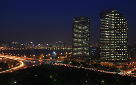 A picture of LG Twin Towers at night