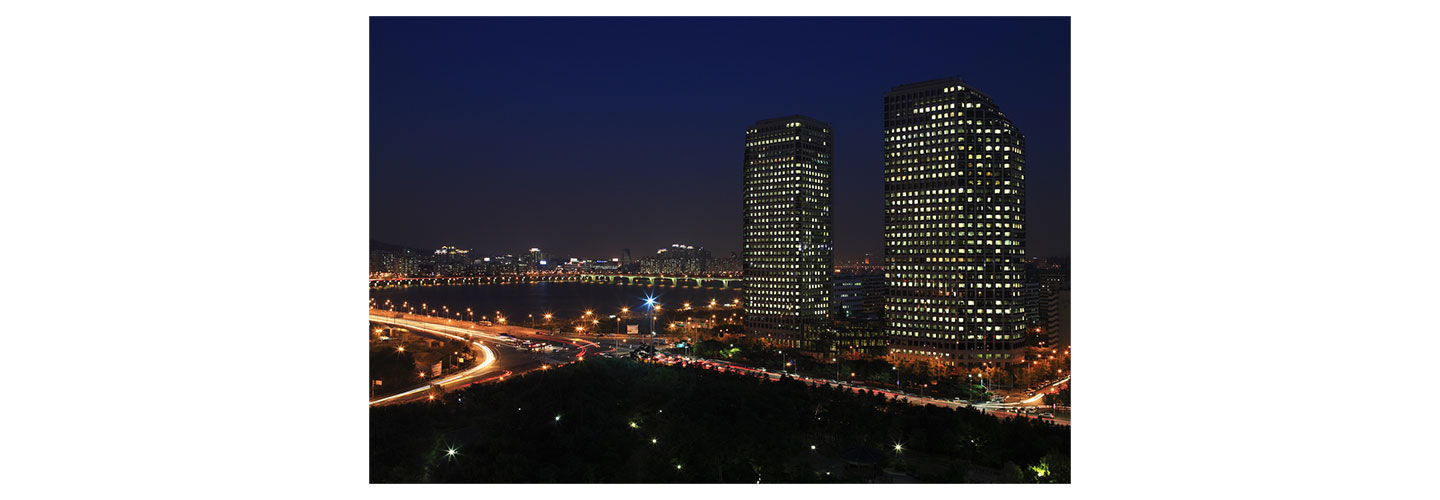 A picture of LG Twin Towers at night
