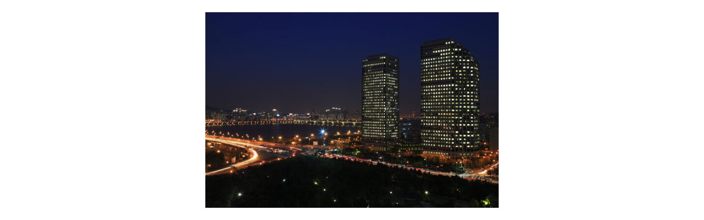 The image of LG Twin Towers at night
