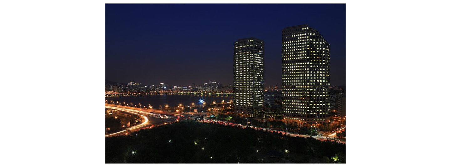 A picture of LG Twin Towers at night