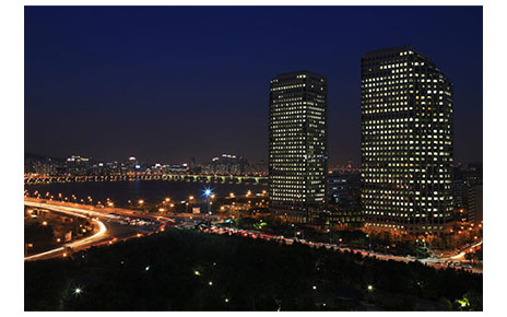 A picture of LG Twin Towers at night