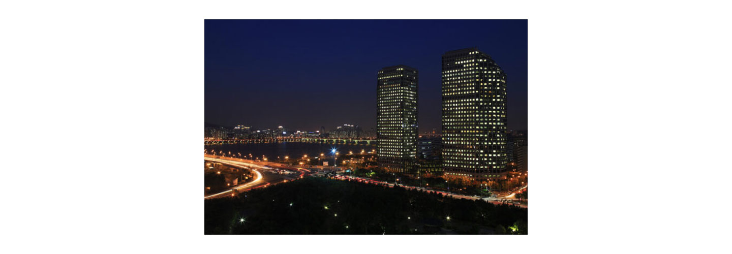 A picture of LG Twin Towers at night