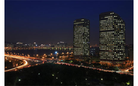 A picture of LG Twin Towers at night