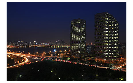A picture of LG Twin Towers at night