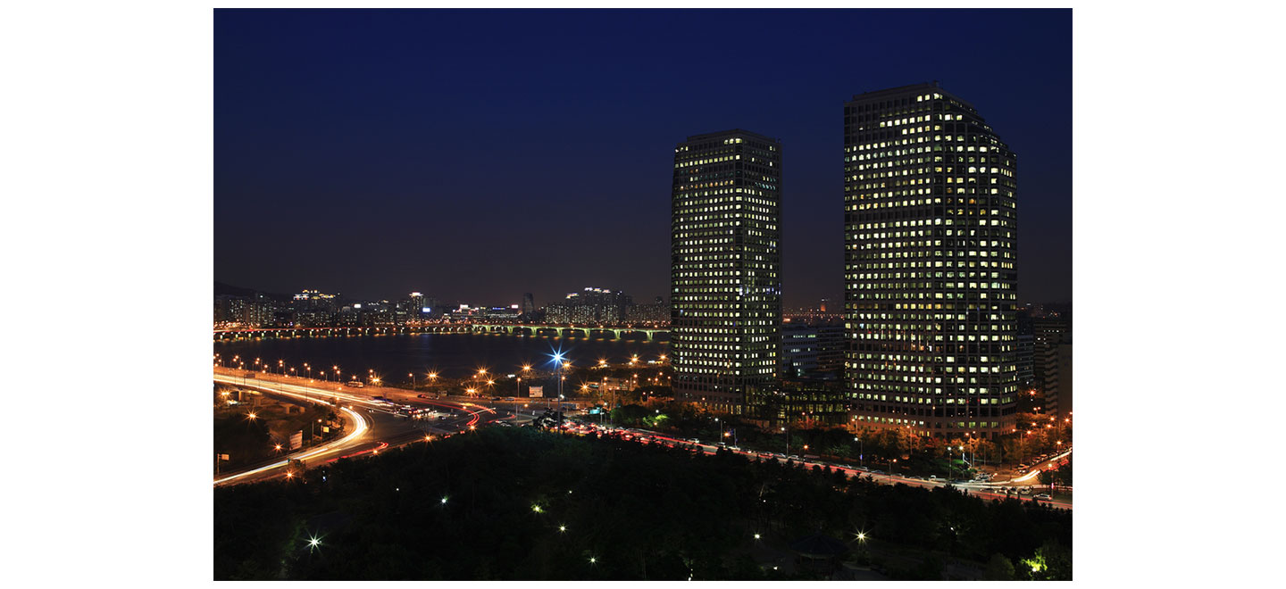 A picture of LG Twin Towers at night