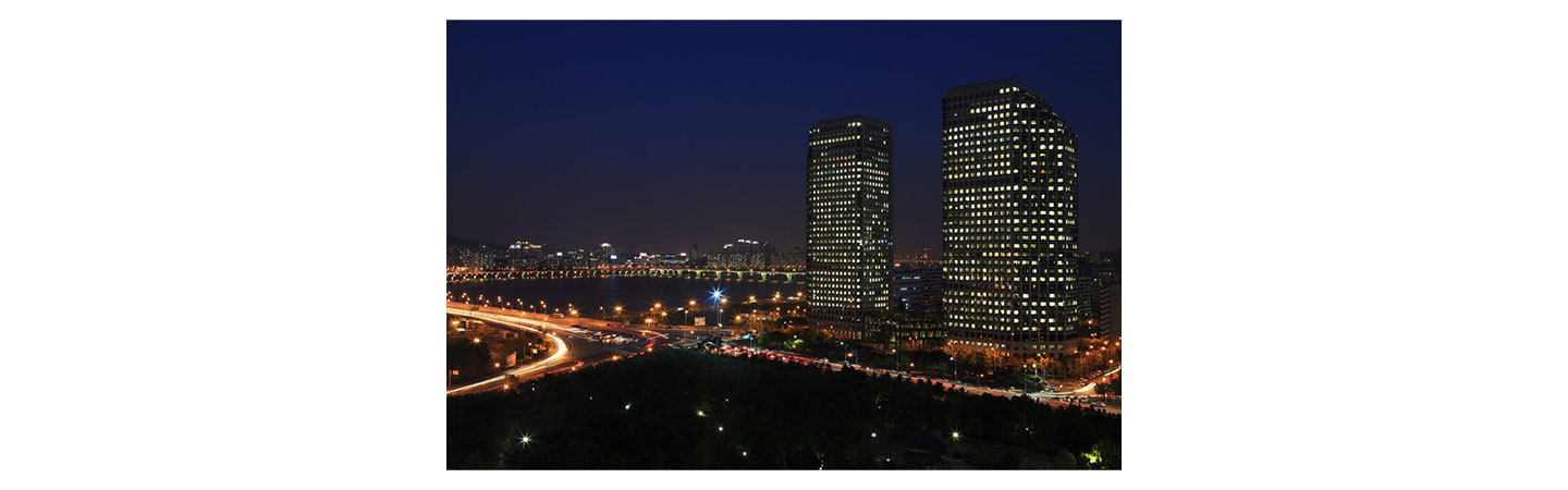 A picture of LG Twin Towers at night