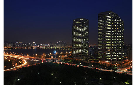 A picture of LG Twin Towers at night