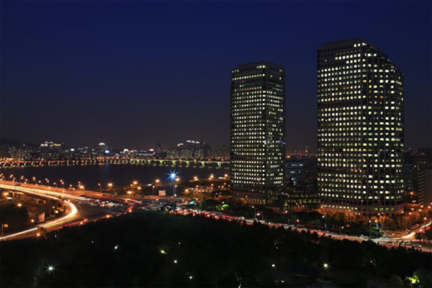Picture of the LG Twin Towers at night
