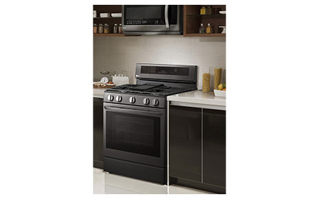 Side view of the LG InstaView ThinQ™ Range in the kitchen