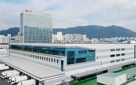 The foreground photograph of LG Smart Park, LG Electronics’ home appliances factory in Changwon, Republic of Korea