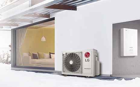 The picture of LG Therma V™ R290 Monobloc S and the Hydro Box located outside of the home