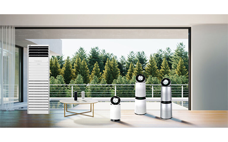 A whole lineup of LG PuriCare, including the big capacity commercial model, PuriCare Mini air purifiers, PuriCare 360 models and PuriCare Pet, standing in a living room with a green scenery