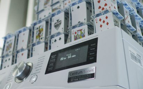 HOUSE OF CARDS BUILT ON RUNNING LG WASHING MACHINE BREAKS GUINNESS RECORD