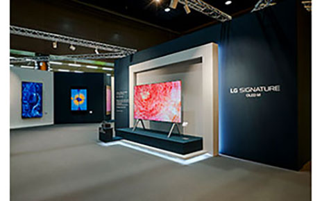 The entrance to Frieze Seoul 2023 boasts the LG SIGNATURE OLED M3 TV which is displaying artwork by late Korean artist, Kim Whanki