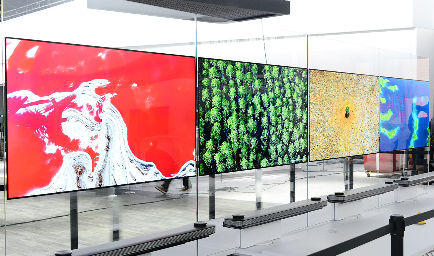 LG SIGNATURE OLED TV W PUSHES TV DESIGN INTO A NEW DIMENSION AT CES 2017