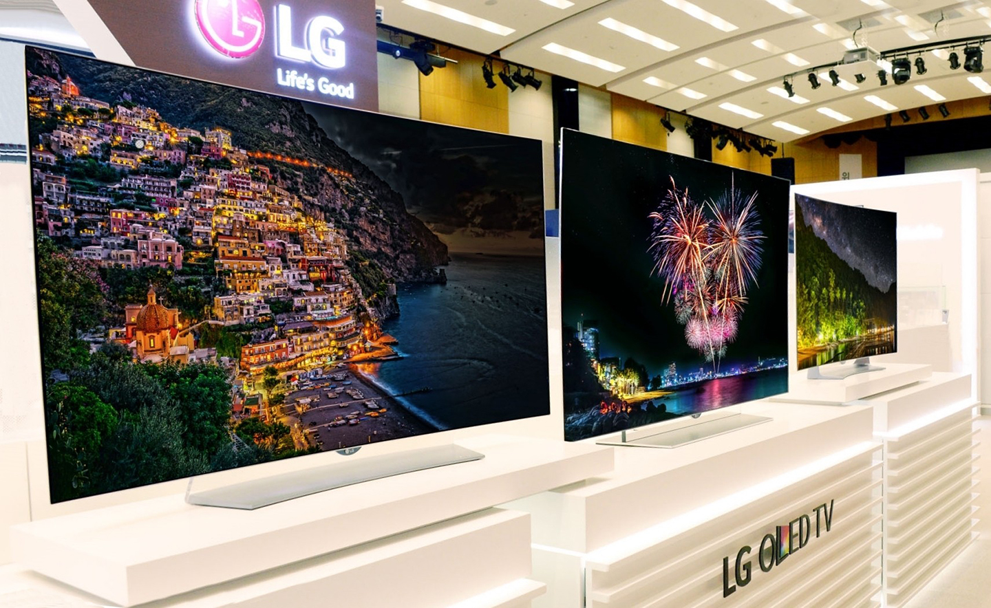 LG TO DOUBLE GLOBAL OLED TV OFFERINGS IN 2015