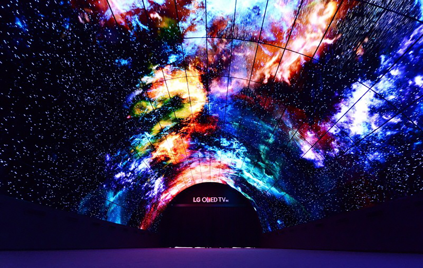 WORLD’S LARGEST OLED TUNNEL WELCOMES VISITORS TO IFA WITH 450 MILLION BRILLIANT PIXELS